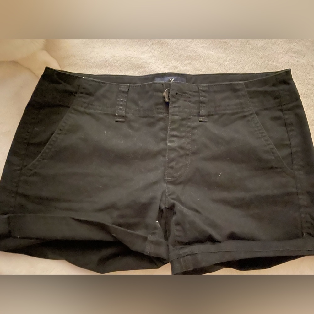 American Eagle Low Rise Black Shorts (Size Small/4)